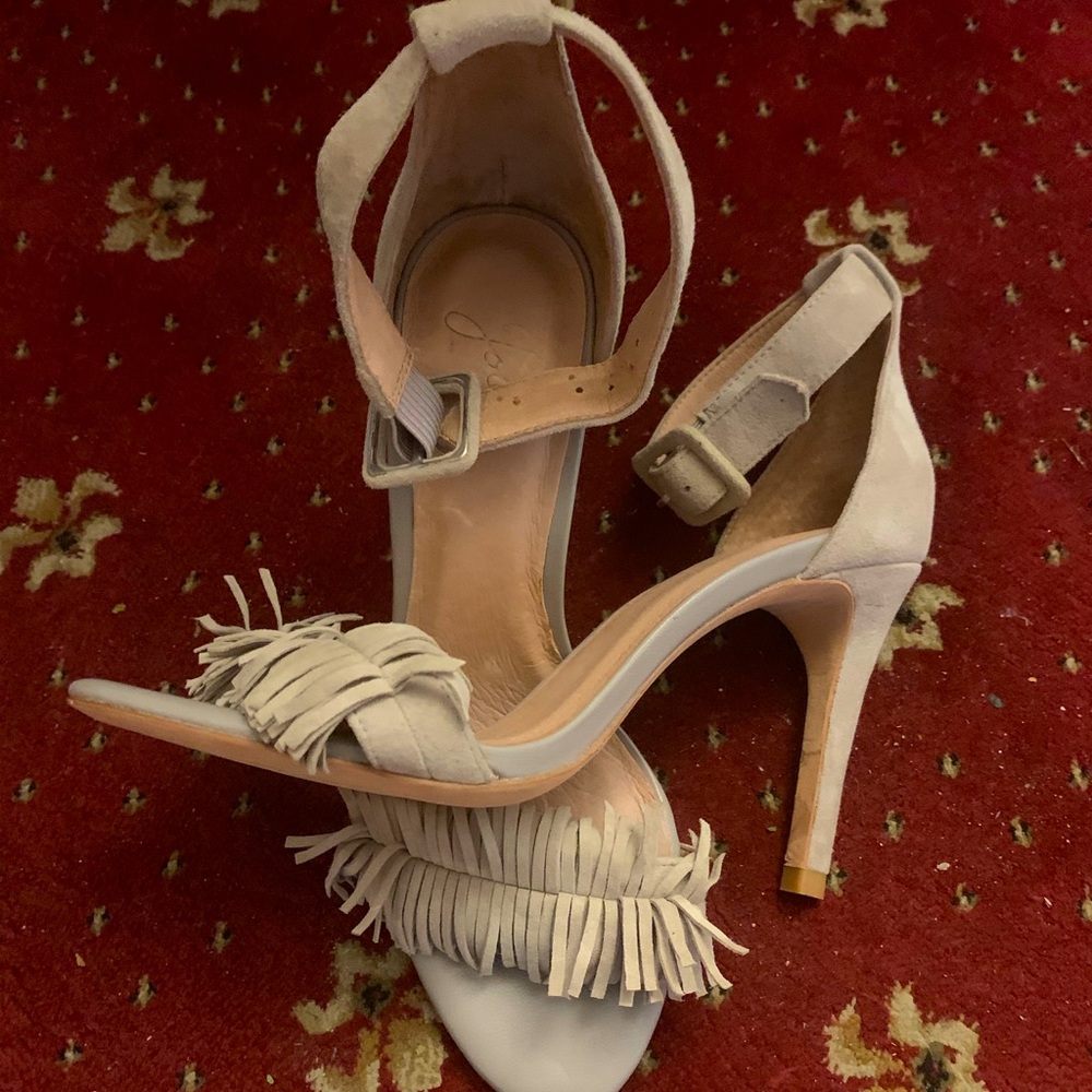 Women’s 6 1/2 high heeled shoes beige